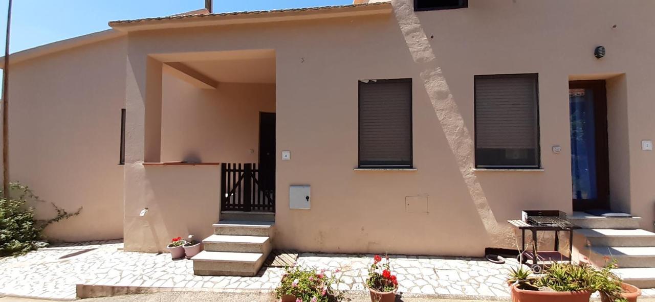 Casa Vacanza Costa Rossa Vista Mare Trinità dʼAgultu Exterior foto