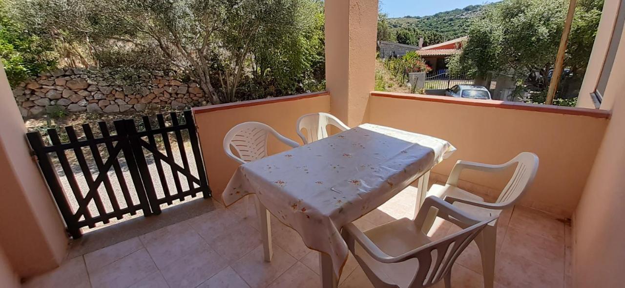 Casa Vacanza Costa Rossa Vista Mare Trinità dʼAgultu Exterior foto