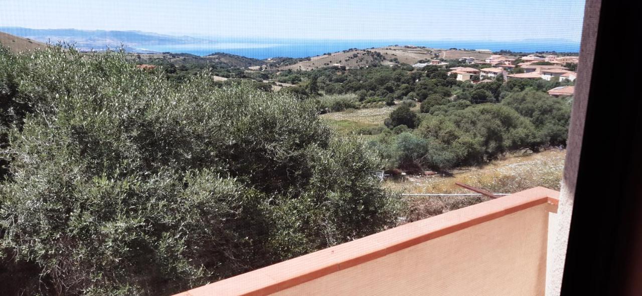 Casa Vacanza Costa Rossa Vista Mare Trinità dʼAgultu Exterior foto