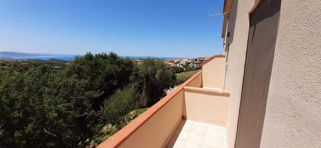 Casa Vacanza Costa Rossa Vista Mare Trinità dʼAgultu Exterior foto