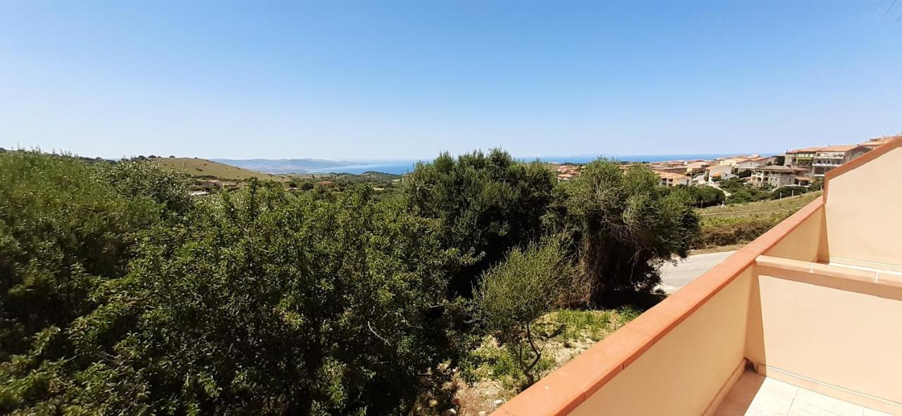 Casa Vacanza Costa Rossa Vista Mare Trinità dʼAgultu Exterior foto